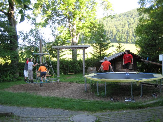 Spiel und Spass für die Kinder beim Gasthaus Meinrad auf der Etzelpasshöhe